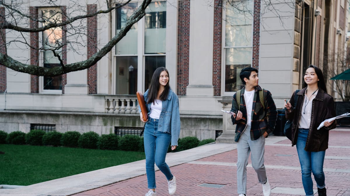 Étudiant rejoignant une nouvelle école